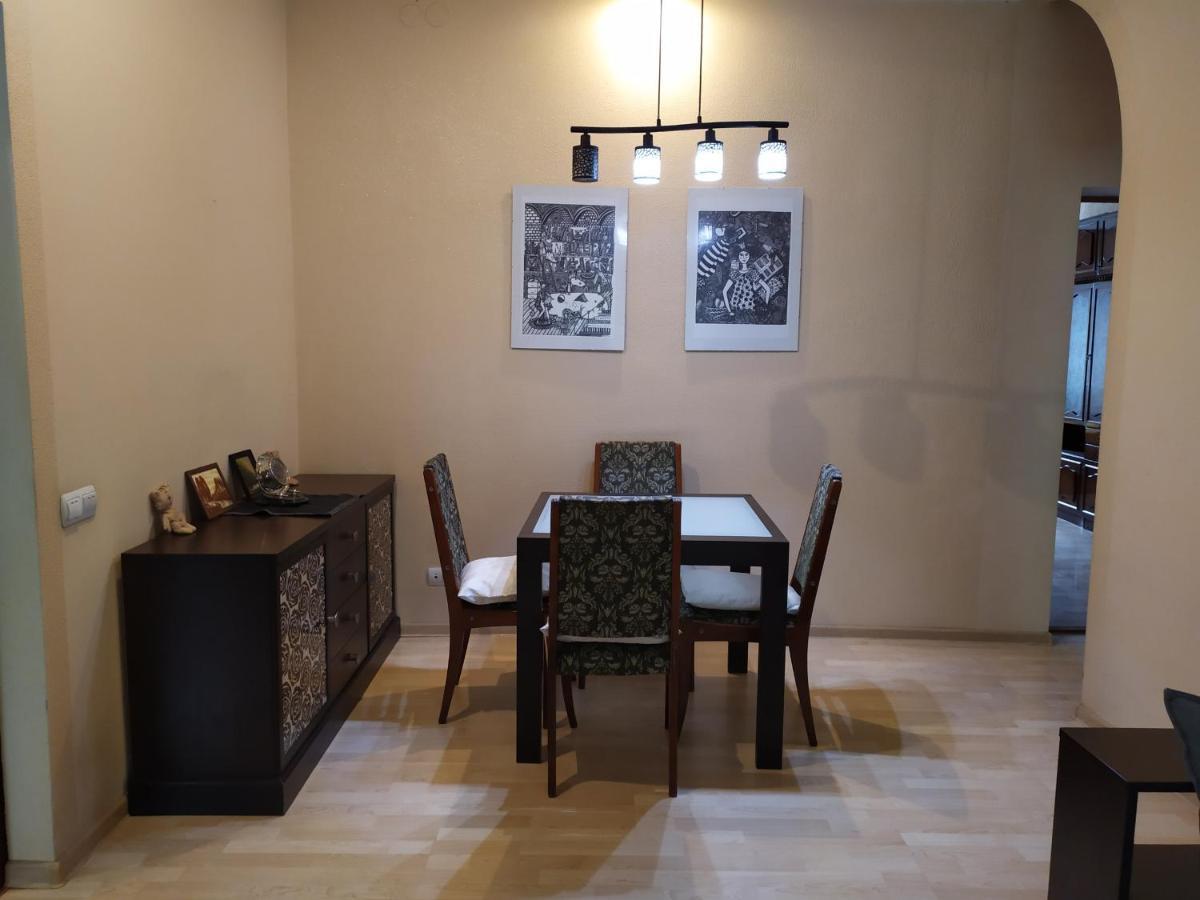 Three Bedroom Stepana Bandery Street Riwne