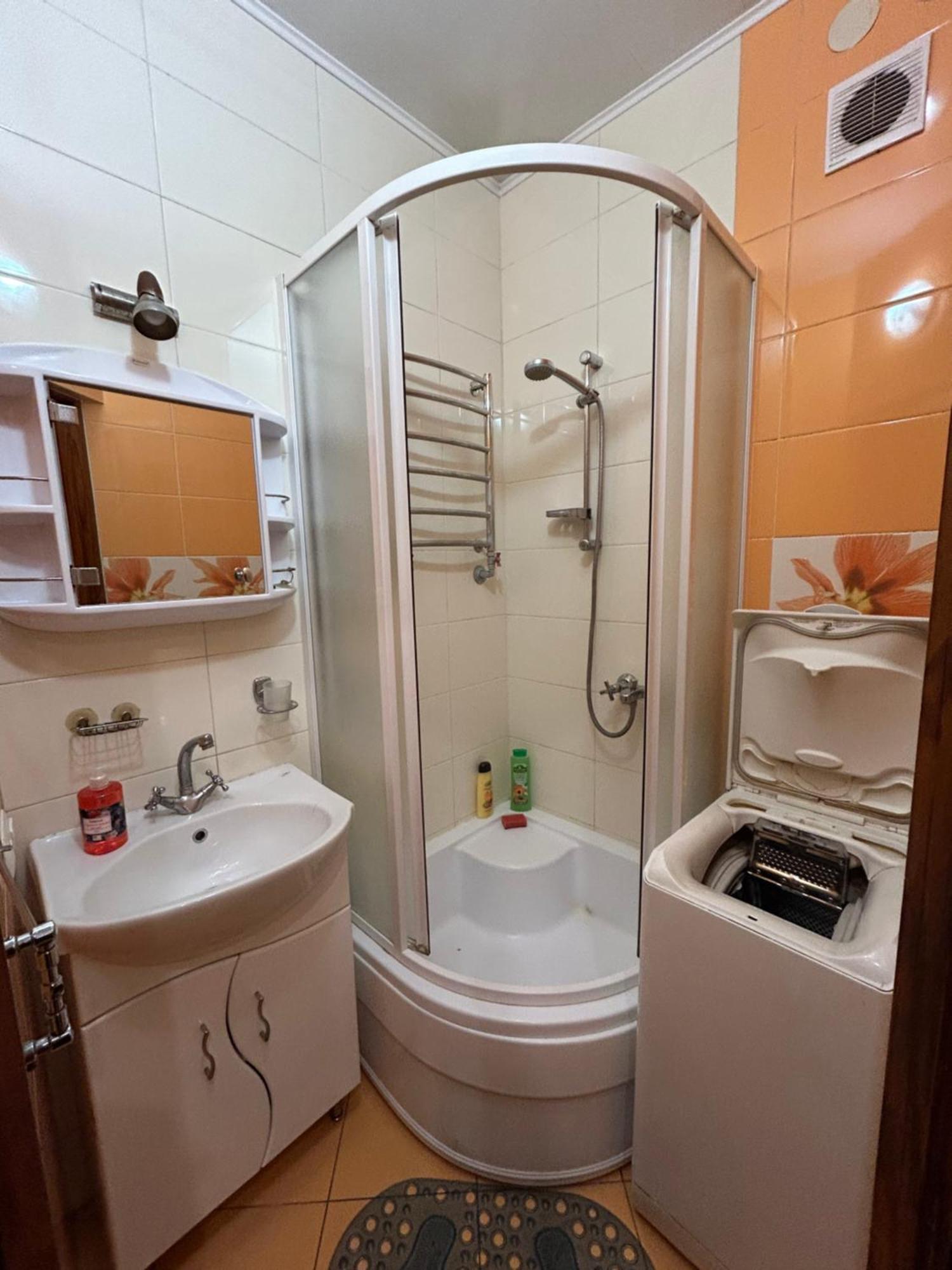 Apartment Three Bedroom Stepana Bandery Street *